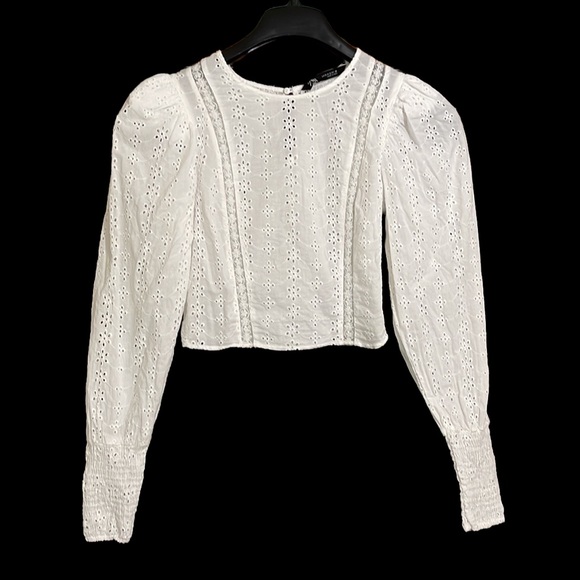 Zara Tops - ZARA WHITE EYELET PUFF SLEEVE & LACE INSERT CROP TOP
